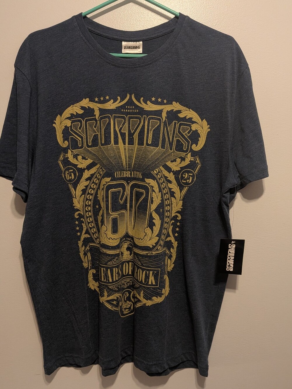 Men's Short-Sleeve Navy Graphic Tee - Gold Emblem